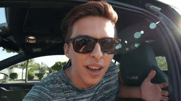 MenT má nové auto. MenT má nové auto.