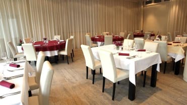 Restaurace Bohéma, jediná restaurace, ve které šéf nedotočil a odjel. Restaurace má novou majitelku Restaurace Bohéma, jediná restaurace, ve které šéf nedotočil a odjel. Restaurace má novou majitelku