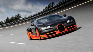 3. Bugatti Veyron Super Sport- Se od standardního modelu liší nejen bojovým černo-oranžovým lakováním, ale i dalšími doprovodnými úpravami, které vytlačily maximální výkon z původních 736 kW (1001 k) na 879 kW (1 200 k). 3. Bugatti Veyron Super Sport- Se od standardního modelu liší nejen bojovým černo-oranžovým lakováním, ale i dalšími doprovodnými úpravami, které vytlačily maximální výkon z původních 736 kW (1001 k) na 879 kW (1 200 k).