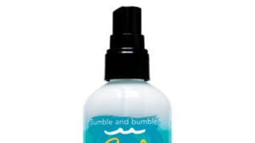 Stylingový sprej pro zvýraznění textury vlasů Bumble and bumble Sephora, 690 Kč Stylingový sprej pro zvýraznění textury vlasů Bumble and bumble Sephora, 690 Kč