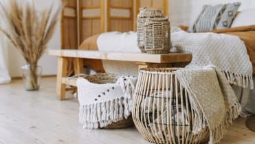 A nemusíte zůstat jen u proutěných kousků. Dekorací z přírodních materiálů najdete spoustu! A nemusíte zůstat jen u proutěných kousků. Dekorací z přírodních materiálů najdete spoustu!