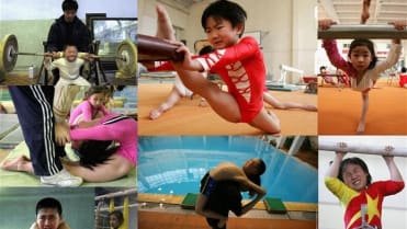 Šokující fotky ze sportovních tréninků dětí v Číně Šokující fotky ze sportovních tréninků dětí v Číně