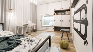 Z ložnice se stal dětský pokoj. Dveře se zazdily a místo nich je tu obytná stěna Z ložnice se stal dětský pokoj. Dveře se zazdily a místo nich je tu obytná stěna