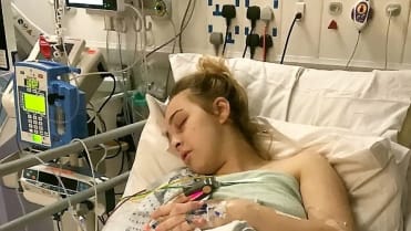 Dívka v umělém spánku porodila 2 Dívka v umělém spánku porodila 2