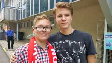 Rád se fotí s celebritami. Rád se fotí s celebritami.