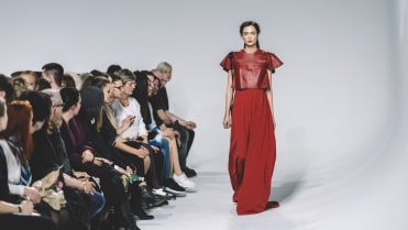 Elegantní červené šaty Ether Elegantní červené šaty Ether