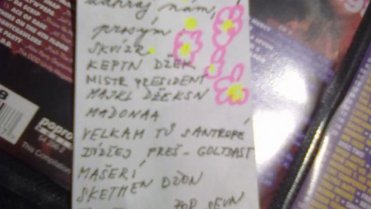 Chudák DJ, nemá to lehký. To vypadá na pořádnou vesnickou tancovačku Chudák DJ, nemá to lehký. To vypadá na pořádnou vesnickou tancovačku