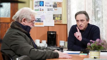 Franta Vacek tuší, proč jeho otec nedostal důležité soudní obsílky Franta Vacek tuší, proč jeho otec nedostal důležité soudní obsílky