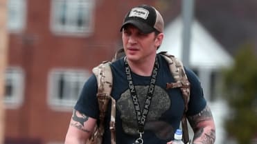 Tom Hardy se vrací z posilovny Tom Hardy se vrací z posilovny