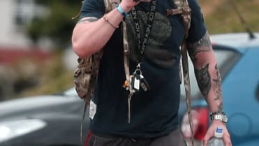 Tom Hardy v klidu relaxoval, když narazil na nešikovného zloděje Tom Hardy v klidu relaxoval, když narazil na nešikovného zloděje