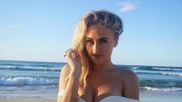 Ellie-Jean Coffey a Holly-Daze Coffey Ellie-Jean Coffey a Holly-Daze Coffey