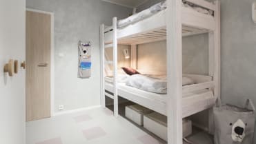 Designéři jen přetřeli dřevo na bílo Designéři jen přetřeli dřevo na bílo