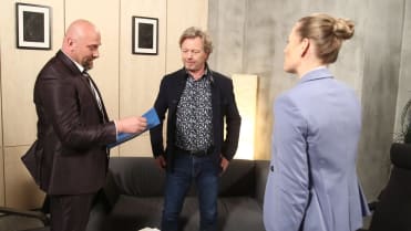 John s Annou není příliš spokojený John s Annou není příliš spokojený