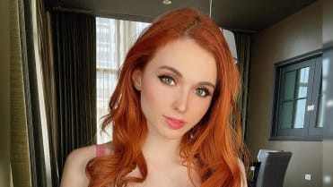 Amouranth 2,5 mil. sledujících Amouranth 2,5 mil. sledujících