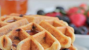 Přidejte ho do těsta na wafle. Přidejte ho do těsta na wafle.