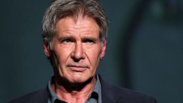 Harrison Ford školu nedodělal. Studoval filozofii na Rippon College, ale odešel těsně před promocí pronásledovat hereckou kariéru. Nejdřív se mu moc nedařilo, a tak se na deset stal úspěšným truhlářem. Až v roce 1973 přišla role v Americkém graffiti Harrison Ford školu nedodělal. Studoval filozofii na Rippon College, ale odešel těsně před promocí pronásledovat hereckou kariéru. Nejdřív se mu moc nedařilo, a tak se na deset stal úspěšným truhlářem. Až v roce 1973 přišla role v Americkém graffiti