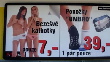 Kde jinde narazíte na tolik nevkusných bannerů? Kde jinde narazíte na tolik nevkusných bannerů?