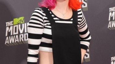 Hayley Williams si ráda s módou hraje Hayley Williams si ráda s módou hraje