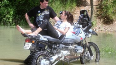 Moto cestou necestou - Eva Decastelo na mašině Moto cestou necestou - Eva Decastelo na mašině