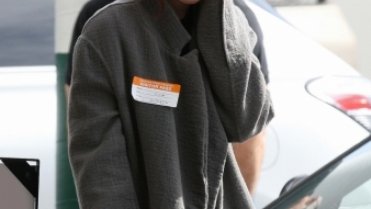 Rumer Willis. Telefonuje mamince Demi nebo tátovi Bruceovi? Rumer Willis. Telefonuje mamince Demi nebo tátovi Bruceovi?