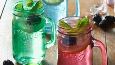 Džbánek s rukojetí, 0,5l, modré, růžové a zelené sklo, Kilner, 150 Kč Džbánek s rukojetí, 0,5l, modré, růžové a zelené sklo, Kilner, 150 Kč