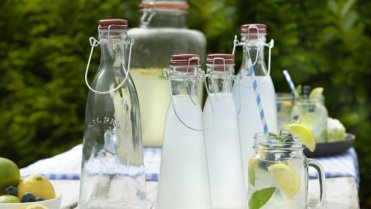 Lahev s klipsnovým víčkem, 1 litr, Kilner, 215 Kč Lahev s klipsnovým víčkem, 1 litr, Kilner, 215 Kč