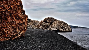 Mavra Volia (černá Pebble Beach), Chios Island, Řecko Mavra Volia (černá Pebble Beach), Chios Island, Řecko