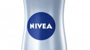 Lak na vlasy pro diamantový lesk účesu Diamond Gloss Nivea, 99 Kč Lak na vlasy pro diamantový lesk účesu Diamond Gloss Nivea, 99 Kč