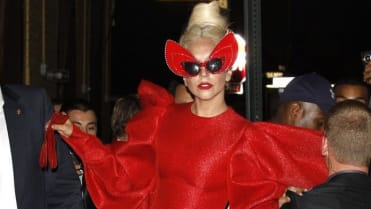 Zpěvačka Lady Gaga má vždy dokonalé modýlky... Tentokrát má však moc veliký rozparek :-) Zpěvačka Lady Gaga má vždy dokonalé modýlky... Tentokrát má však moc veliký rozparek :-)
