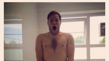 Zpěvák Olly Murs byl fotografováním zřejmě překvapený Zpěvák Olly Murs byl fotografováním zřejmě překvapený