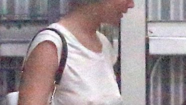 Jennifer Lawrence si zapomněla podprsenku Jennifer Lawrence si zapomněla podprsenku