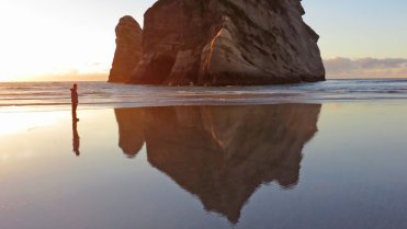 Wharariki Beach, Nový Zéland Wharariki Beach, Nový Zéland