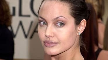 Angelina Jolie pravděpodobně později litovala kérky Billy Bob. A my zase jejího propelichaného obočí, které bylo trháním dost vypelichané. Angelina Jolie pravděpodobně později litovala kérky Billy Bob. A my zase jejího propelichaného obočí, které bylo trháním dost vypelichané.