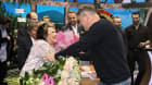 Generální ředitel televize Prima Marek Singer osobně gratuloval Jiřině Bohdalové bezprostředně po natáčení. Generální ředitel televize Prima Marek Singer osobně gratuloval Jiřině Bohdalové bezprostředně po natáčení.