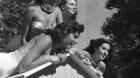Sophia Loren je ta druhá zleva. Sophia Loren je ta druhá zleva.