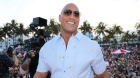 Dwayne Johnson na premiéře filmu Baywatch (2017) Dwayne Johnson na premiéře filmu Baywatch (2017)
