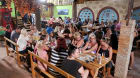 Pozvali si ho do Restaurace U Tlusťocha. Pozvali si ho do Restaurace U Tlusťocha.