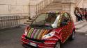 Smart v hřejivém a funky ohozu Smart v hřejivém a funky ohozu