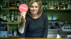 Jitka Sedláčková v roli barmanky Vandy Novákové. Jitka Sedláčková v roli barmanky Vandy Novákové.