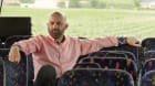František Vlček (Hynek Čermák) vyjíždí pro "tanečnice" František Vlček (Hynek Čermák) vyjíždí pro "tanečnice"