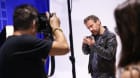 Pryč jsou intelektuálské brýle, nudné šedé obleky nebo knírek, který předváděl v televizi v minulých letech. Pryč jsou intelektuálské brýle, nudné šedé obleky nebo knírek, který předváděl v televizi v minulých letech.