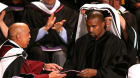 Kanye West přebírá čestný doktorát, LOL! Kanye West přebírá čestný doktorát, LOL!