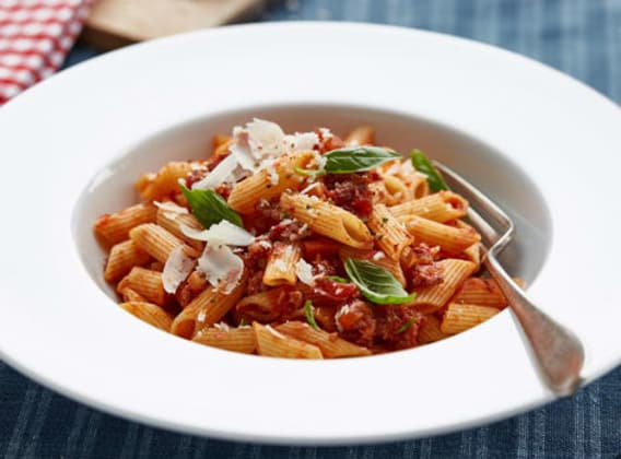 Penne s králičím ragú na boloňský způsob Penne s králičím ragú na boloňský způsob