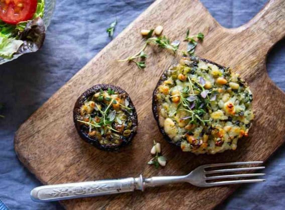 Plněné portobello žampiony se sýrem halloumi Plněné portobello žampiony se sýrem halloumi