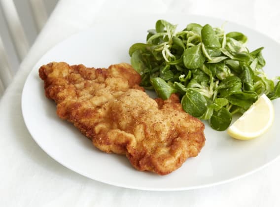 Berlínský řízek s polníčkovým salátem Berlínský řízek s polníčkovým salátem
