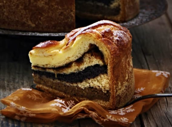 Kynutý štědrák neboli skládaný koláč se čtyřmi druhy náplně Kynutý štědrák neboli skládaný koláč se čtyřmi druhy náplně