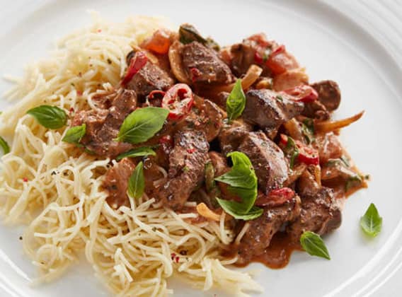 Vermicelli s kuřecími jatýrky a rajčatovou omáčkou Vermicelli s kuřecími jatýrky a rajčatovou omáčkou