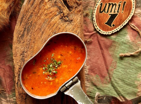 Rajčatová polévka s pečeným česnekem Rajčatová polévka s pečeným česnekem