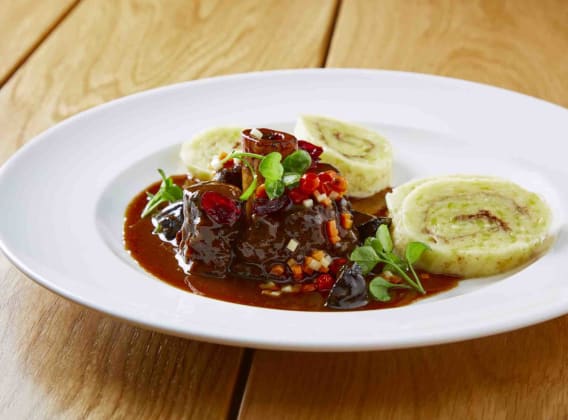Jelení ossobuco s pivní omáčkou Jelení ossobuco s pivní omáčkou