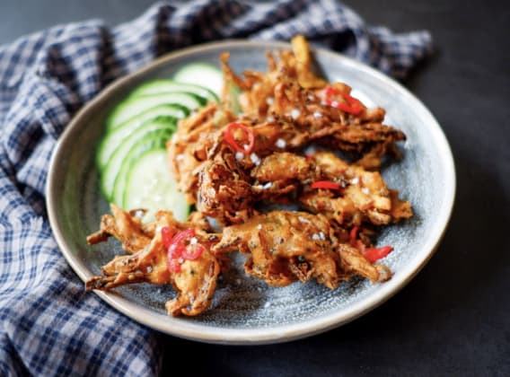 Indické cibulové smaženky onion bhaji Indické cibulové smaženky onion bhaji